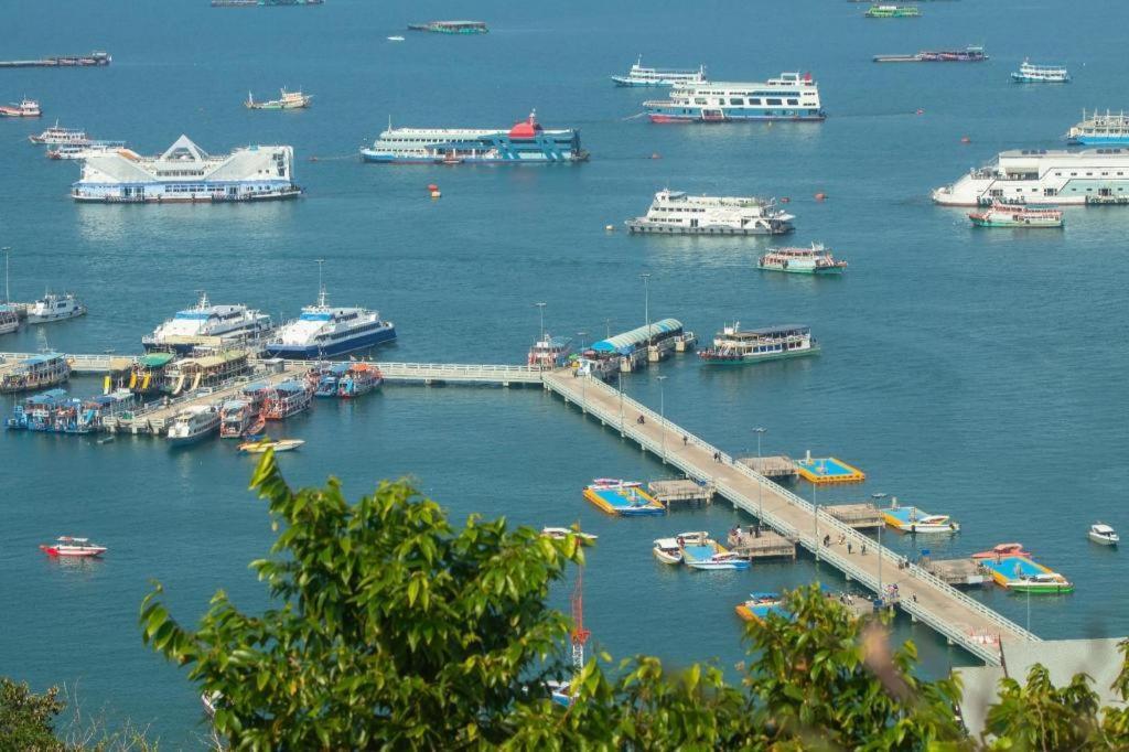 Oyo 75327 Diyana Residence Pattaya Eksteriør billede